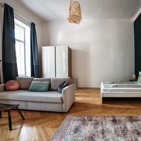 Appartement Spacious Near Liget *