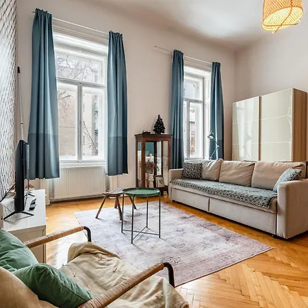 Spacious Near Liget