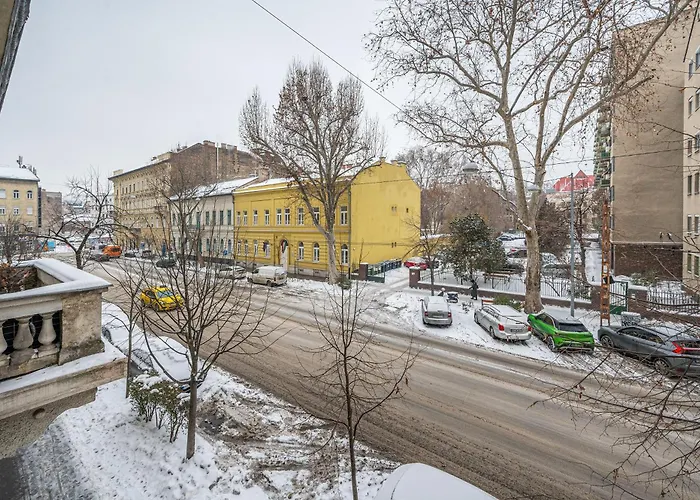 Spacious Near Liget Budapest