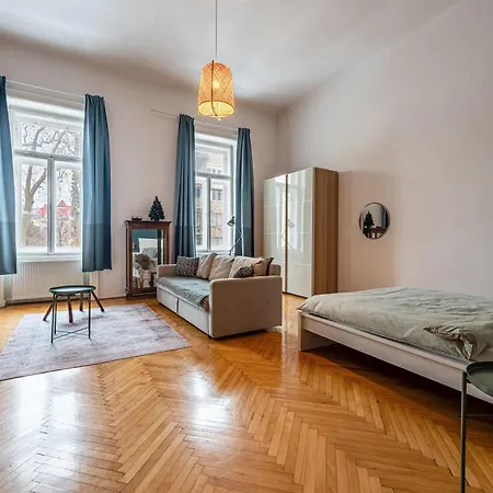 דירה Spacious Near Liget