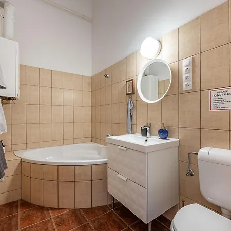 Spacious Near Liget Apartamento